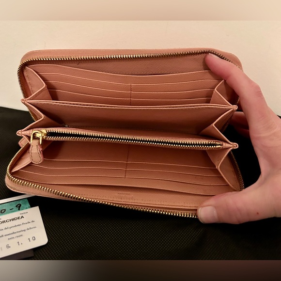 Prada Saffiano Fiocco Bow Zippy Long Wallet in the color Orchidea. With COA - Picture 10 of 15